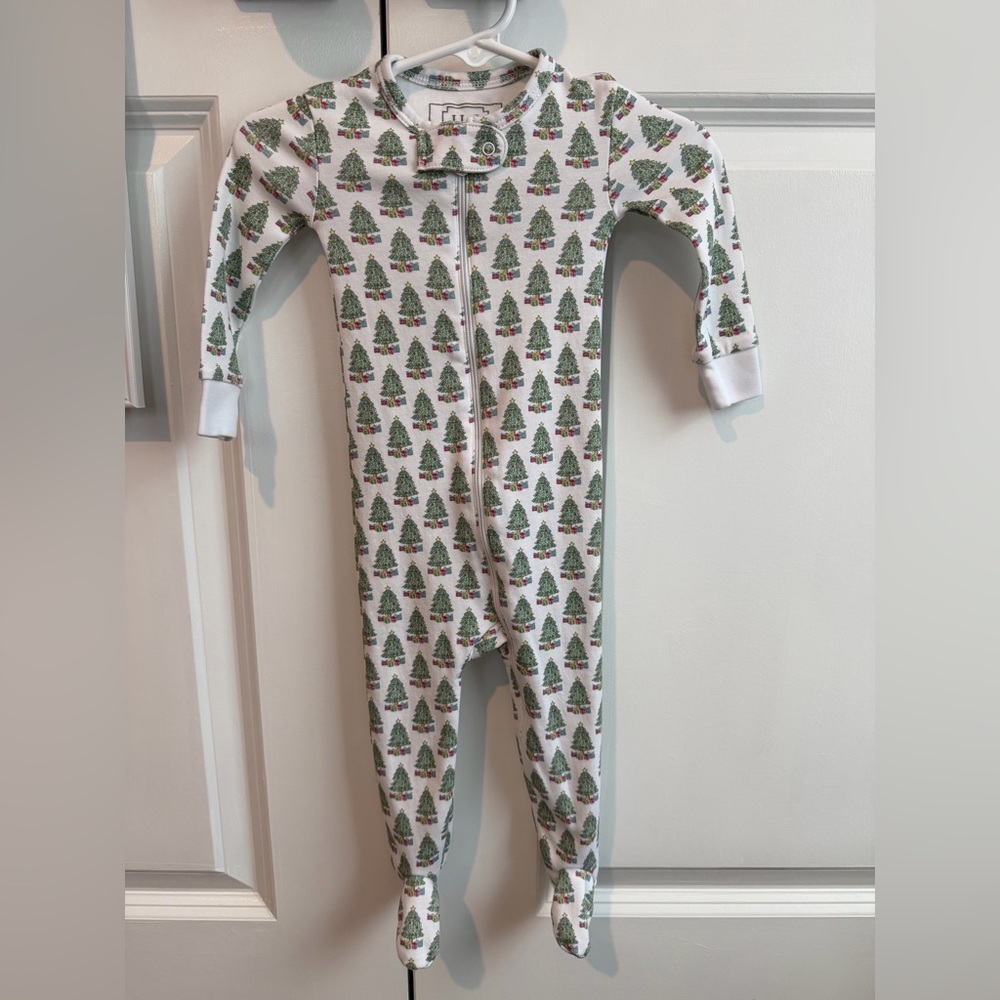 LILA AND HAYES PARKER ZIPPER PAJAMA UNDER THE CHRISTMAS TREE 3-6 MONTHS